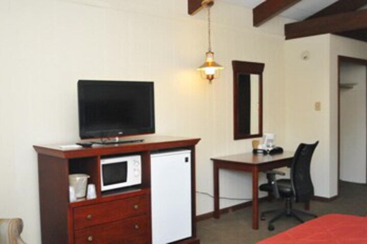 Room 16 of 108