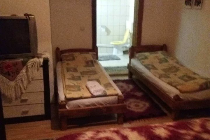 Room 9 of 14