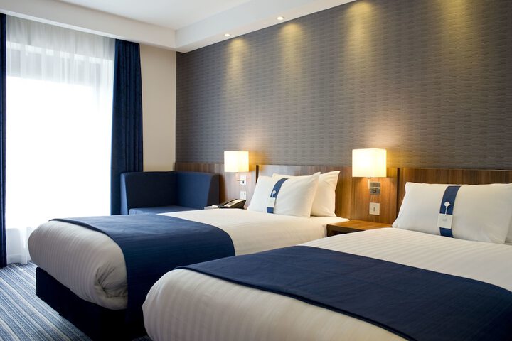 Room 2 of 44