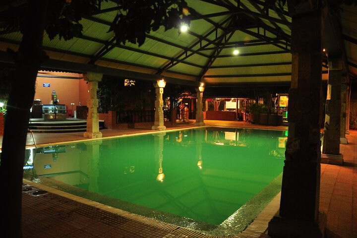Pool Hotel