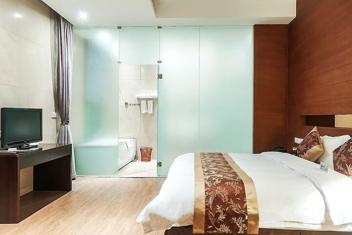 Room 14 of 77