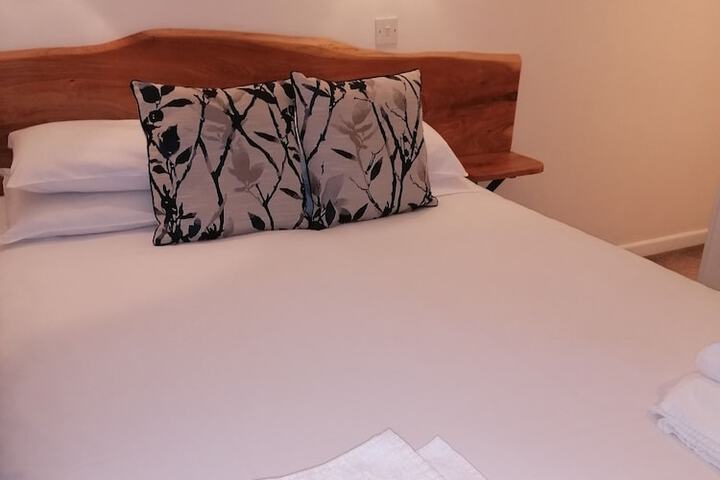 Room 4 of 210
