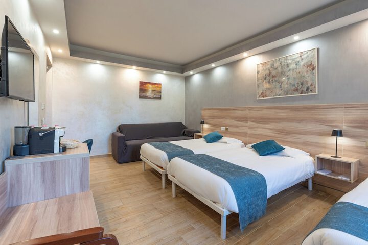 Room 21 of 32