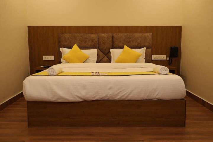 Room 6 of 30