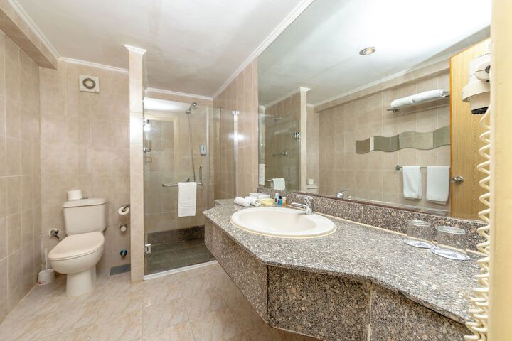 Room 35 of 120