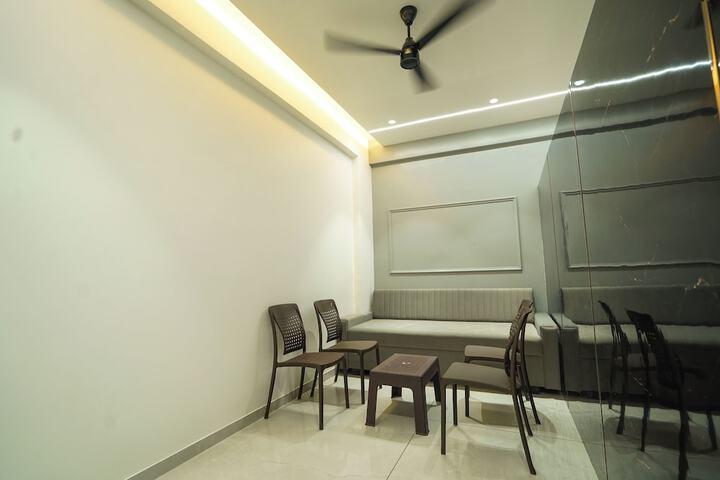Room 6 of 8