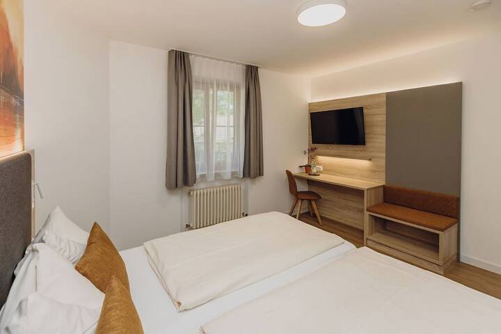 Room 16 of 43