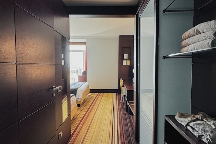Room 10 of 66