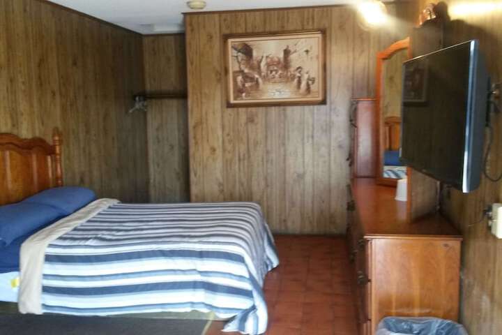 Standard Room, King or Two Doubles (12 of 14)