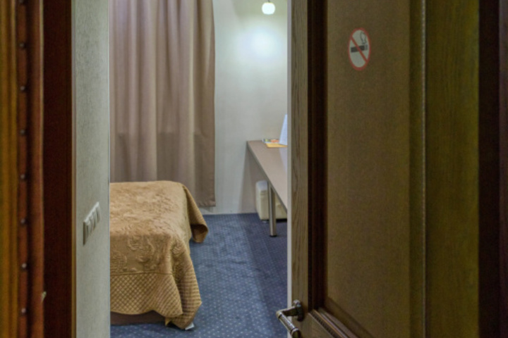 Room 2 of 10