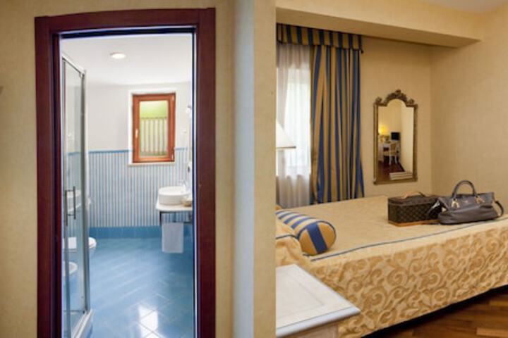Room 9 of 75