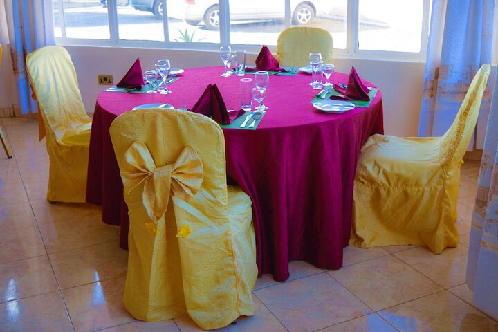 Dining 30 of 43