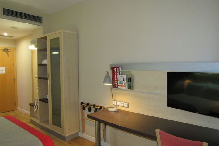 Room 4 of 20