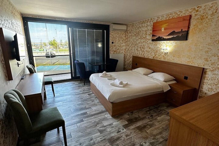 Room 13 of 38