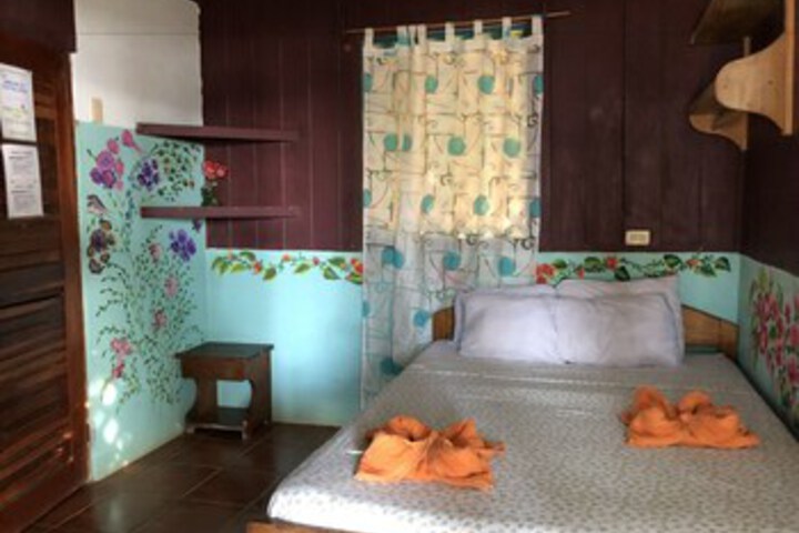 Room 32 of 47