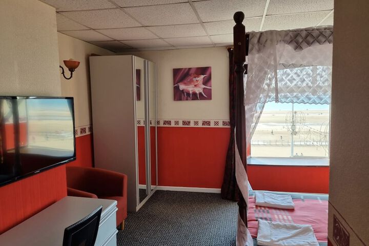 Room 37 of 51