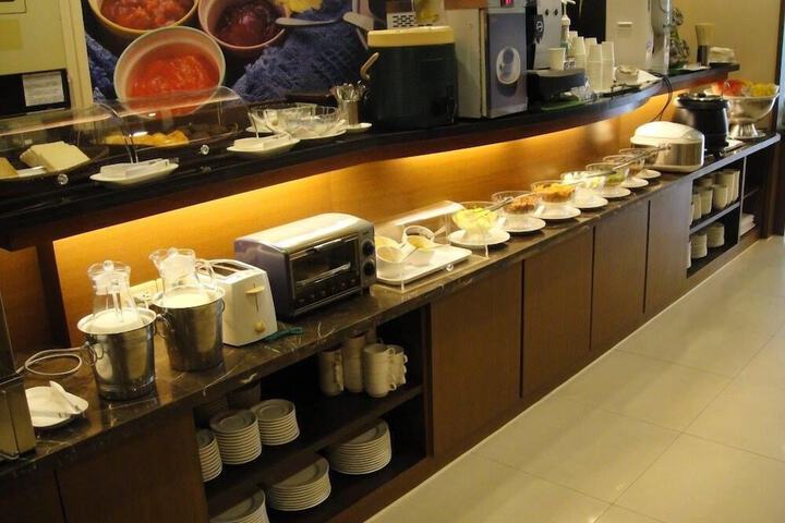 Breakfast/Coffee Service 27 of 32