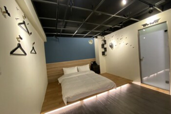 Room 52 of 89