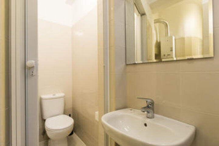 Room 12 of 118