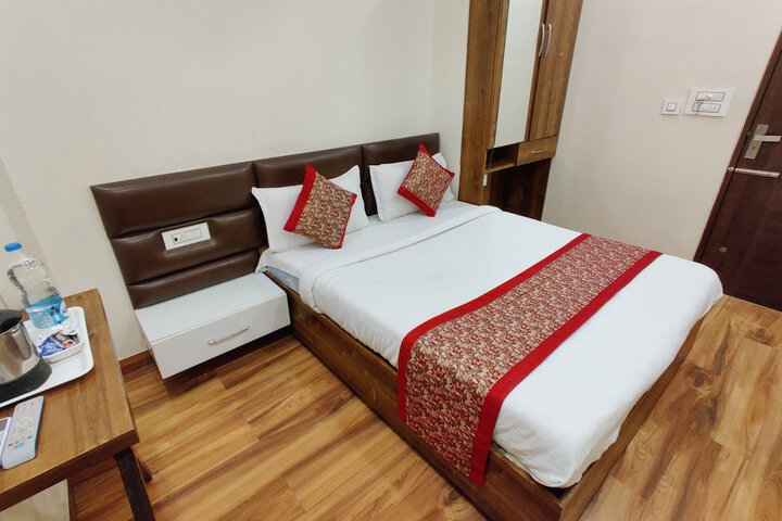 Room 5 of 32