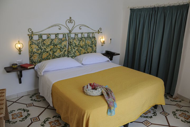 Room 6 of 37