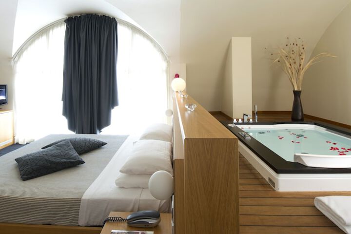 Room 16 of 56