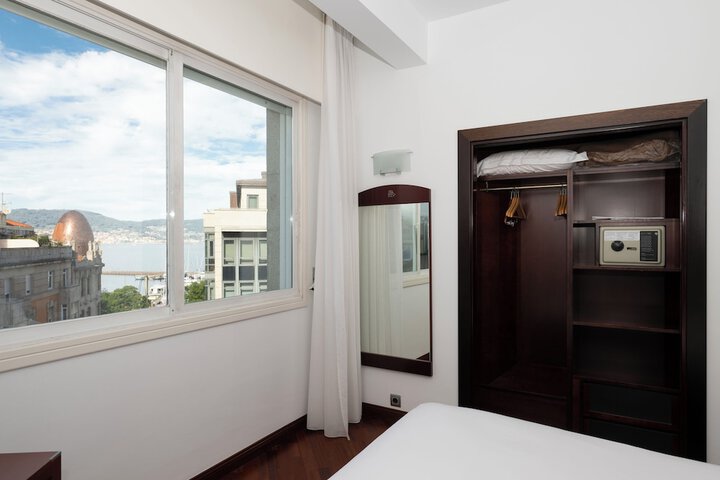 Room 25 of 59