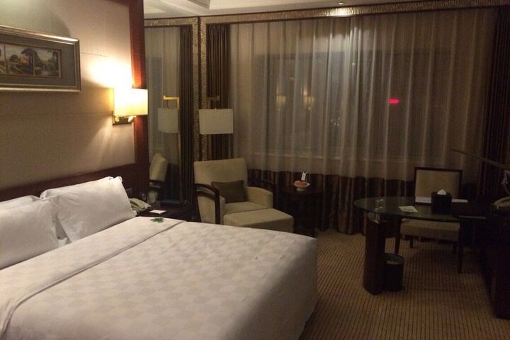 Room 10 of 25