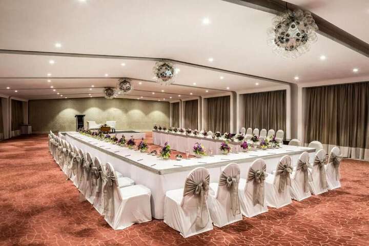 Ballroom/Hall 11 of 13
