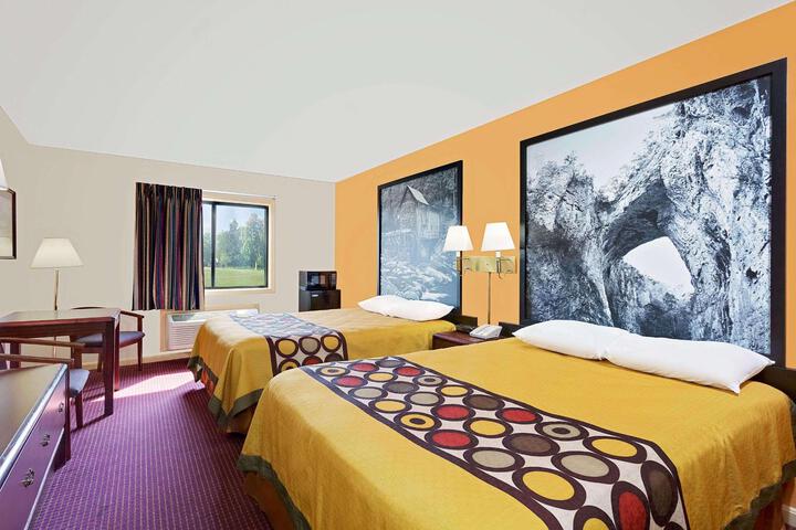 1 Queen Bed (8 of 13)