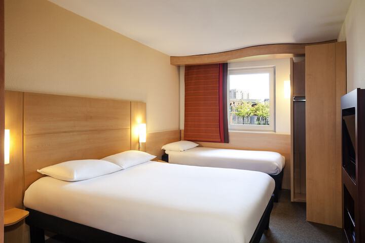 Room 3 of 110