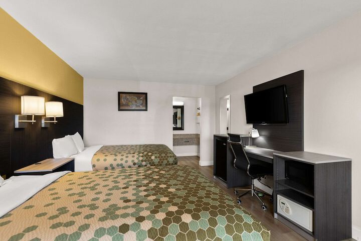 2 Double Beds (2 of 10)