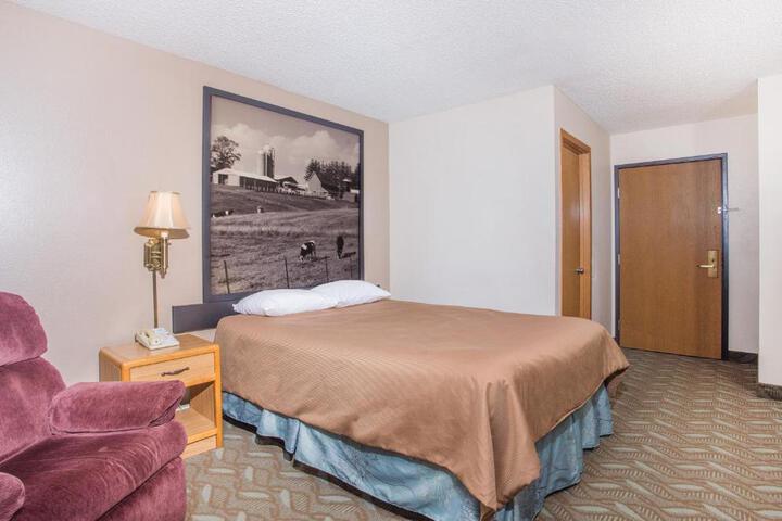 1 Queen Bed (23 of 23)