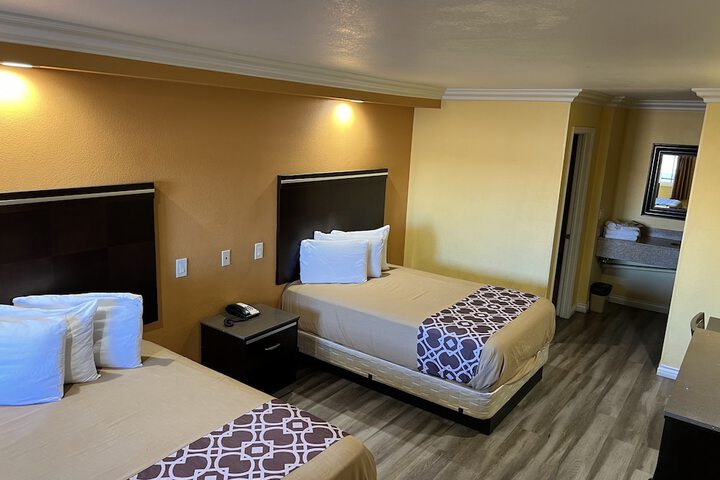Double Deluxe King Bed (22 of 25)