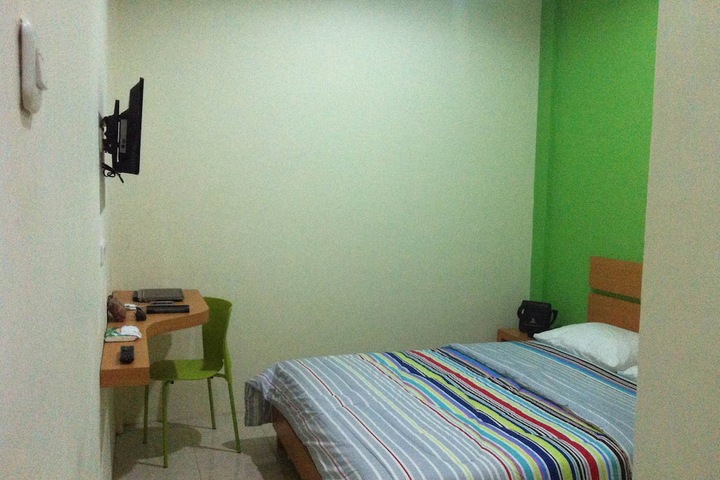 Room 8 of 27