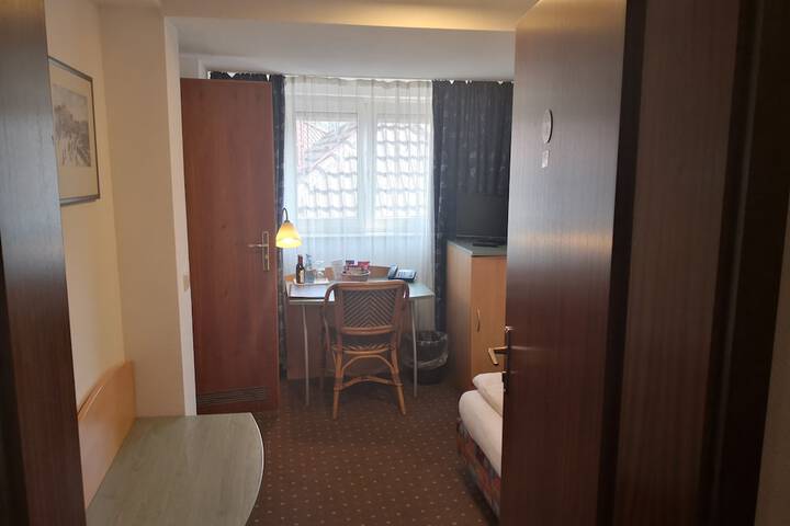 Room 17 of 38