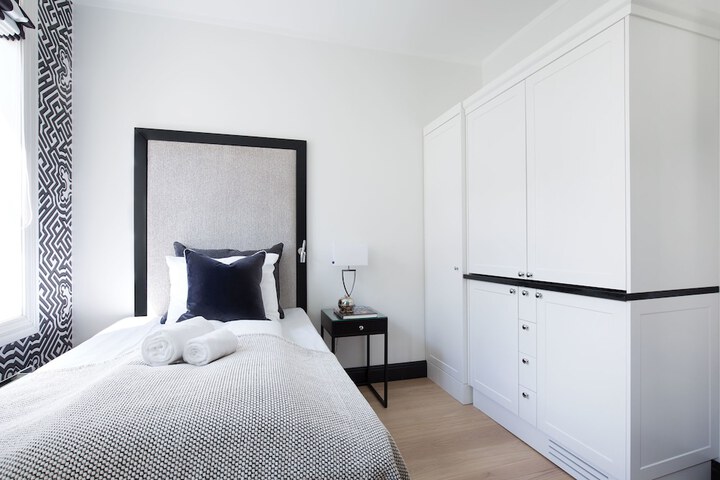 Room 15 of 32
