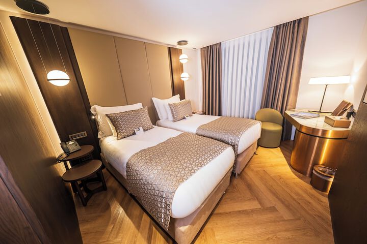 Room 36 of 200