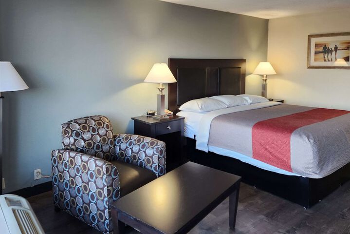 1 King Bed (6 of 12)