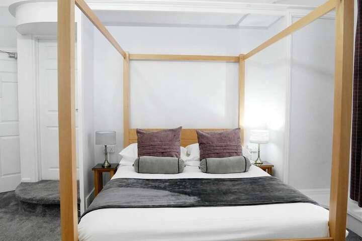 Room 8 of 39
