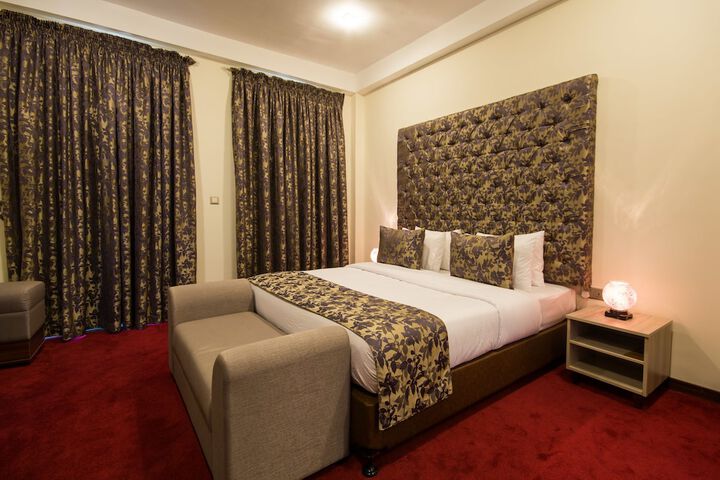 Room 32 of 85