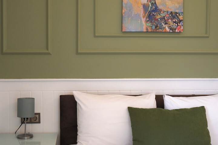 Room 10 of 27