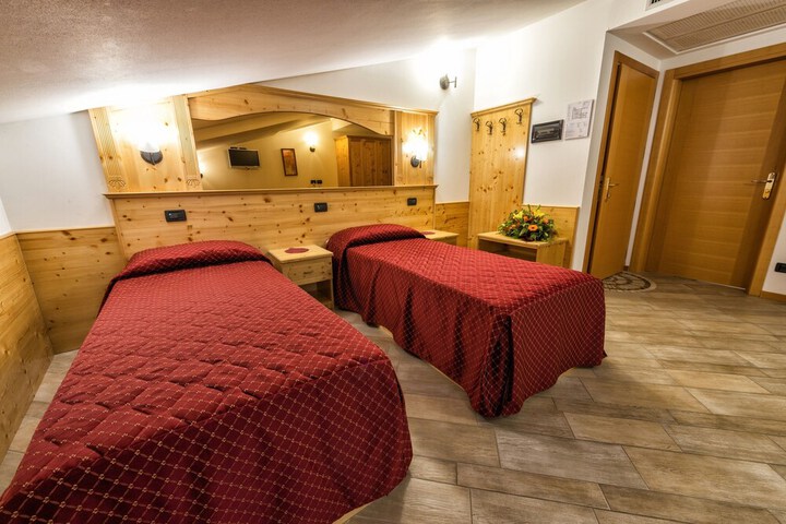 Room 5 of 44