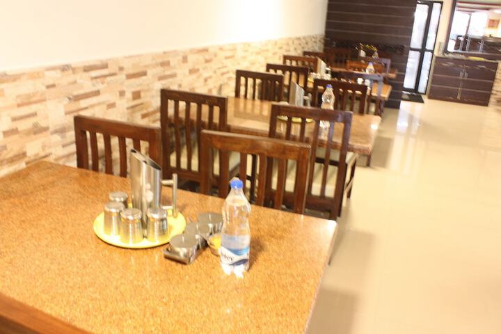 Dining 18 of 24