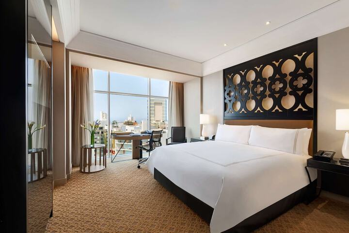 Room 26 of 106