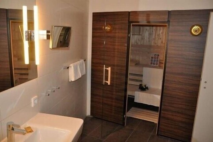 Room 14 of 50