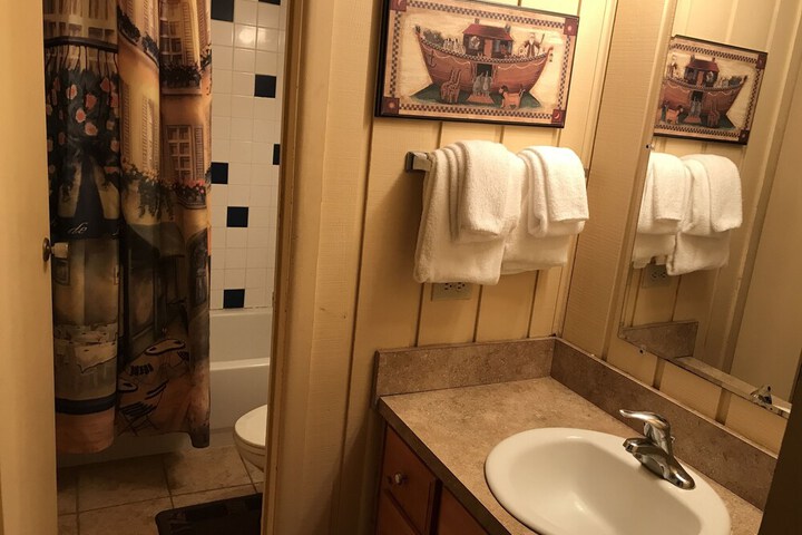 Room 333 of 400