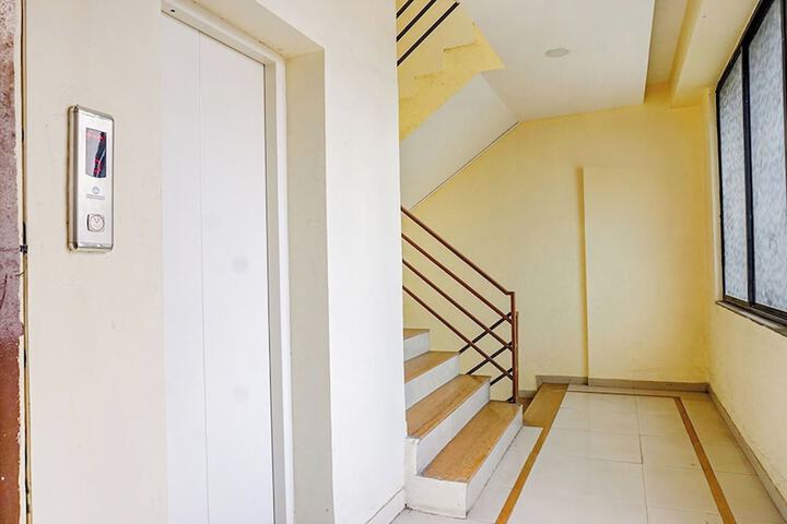 Ballroom/Hall 19 of 22