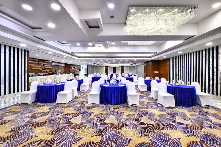 Ballroom/Hall 54 of 64