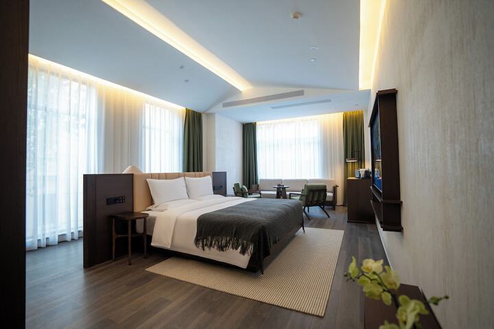 Room 35 of 104